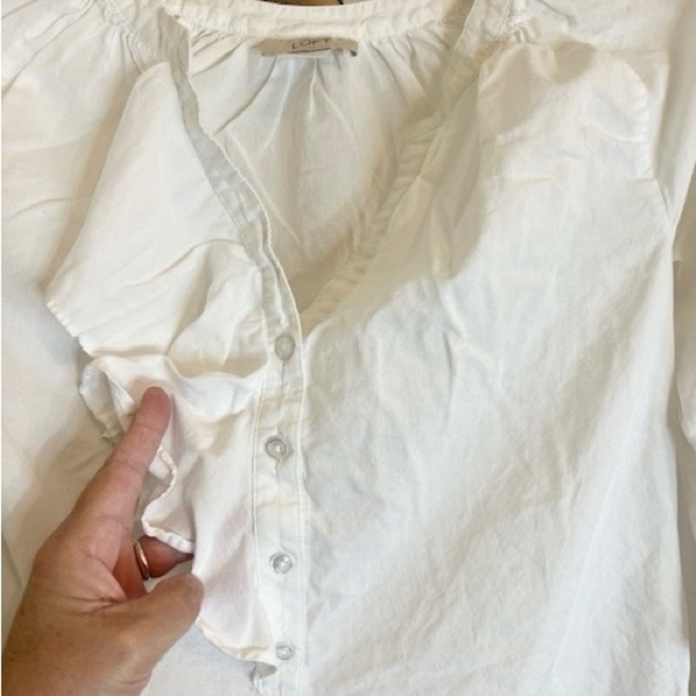 Ann Taylor Loft White Ruffled 3/4 Button Front With Puffed Sleeves. Size XS.